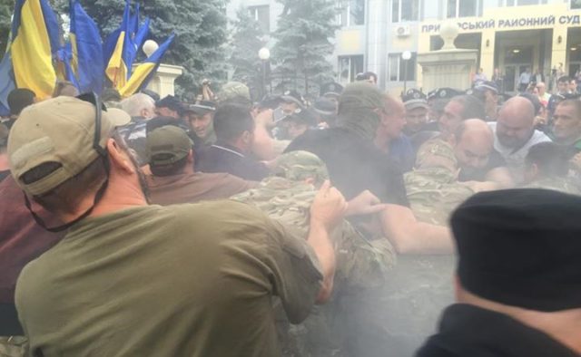 Херсон на грани народного бунта, прокуратура уже в дыму: кадры происходящего