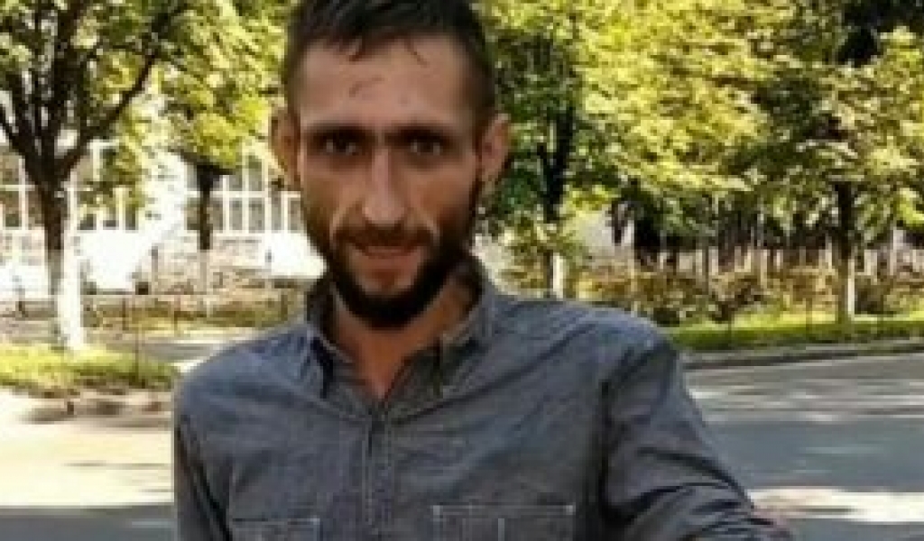 Зробити виродка відомим! “Допоможіть, будь ласка!”.Гукав на допомогу хлопчик років 9-12