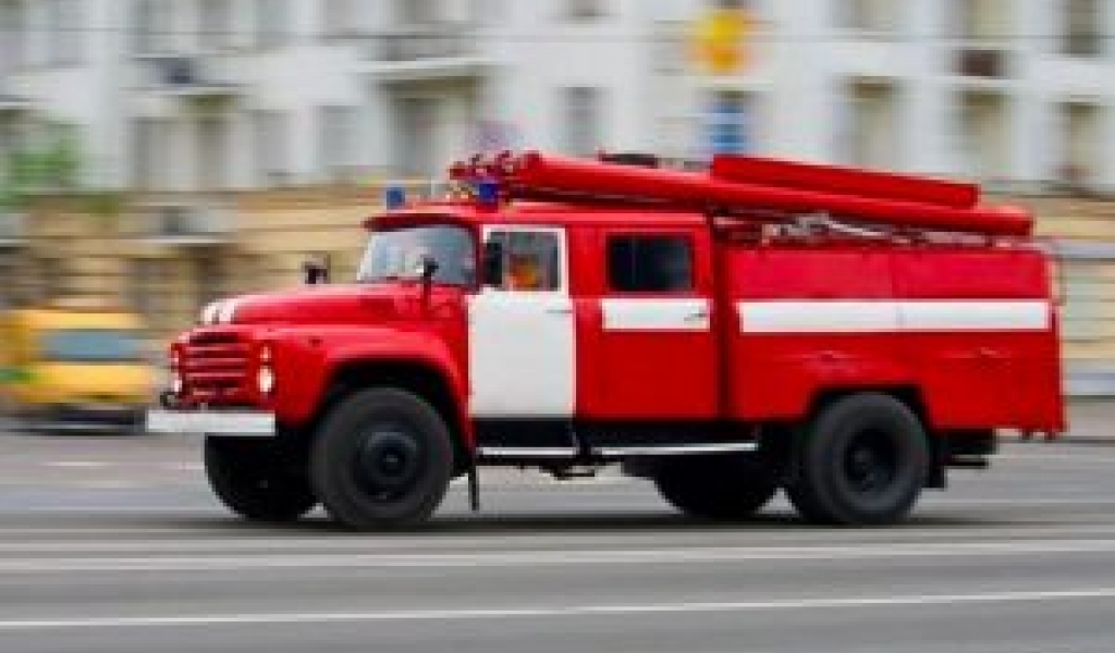 Срочно! Только что в Киеве вспыхнул масштабный пожар: первые фото и видео