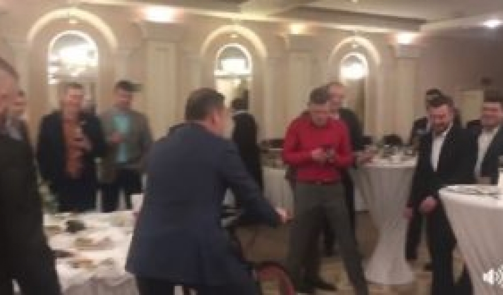 Відео масово видаляють з мережі! Подивіться що пянючий Ляшко витворяє в елітному ресторані!