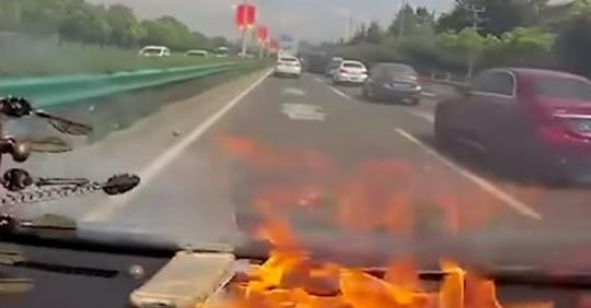 Епічний вибух iPhone випадково зняли на відео