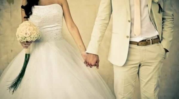 “Танька до загсу не приїхала, весілля зірване. Та я не розгубився – знайшов у кущах Лєнку”