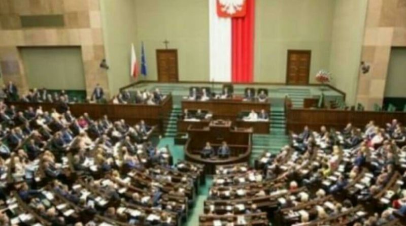Голосували стоячи! Щойно Польща пішла на безпрецедентний крок і оголосила Росії …