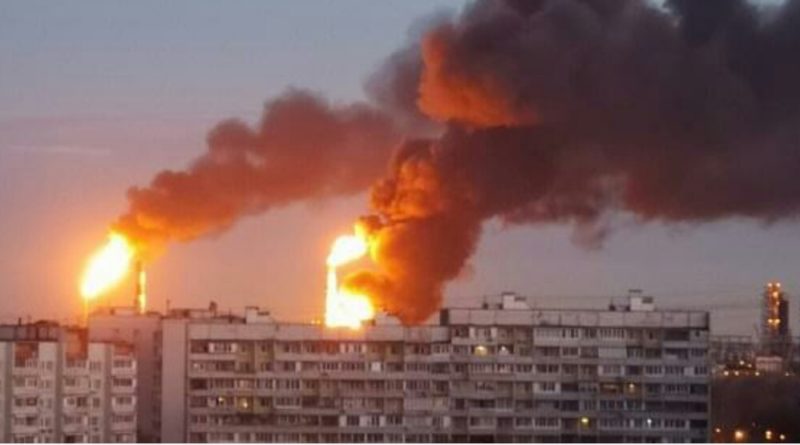 Доброго ранку! Оце так горить! У Москві прямо зараз горить один з найбільших нафтопереробних заводів Росії
