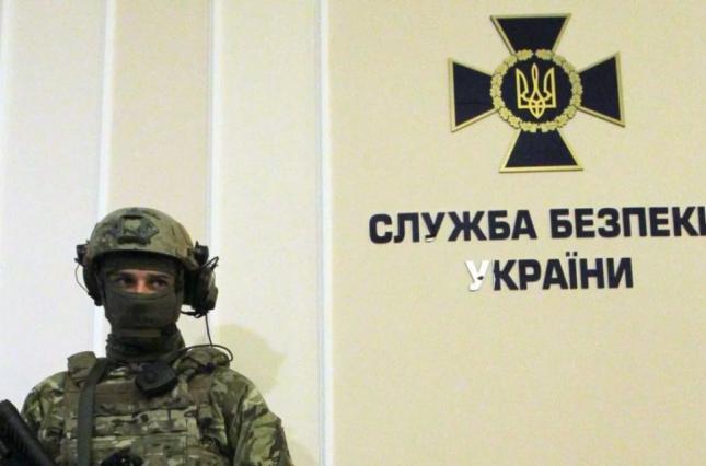 СБУ викрила у Дніпрі приватних детективів на прослуховуванні користувачів смартфонів