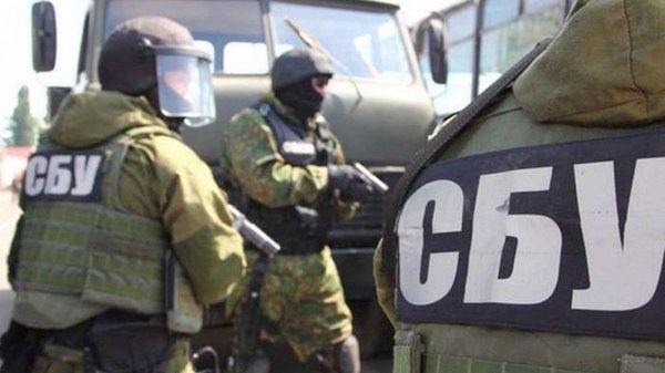 Посадовці Державної податкової служби сприяли виведенню у «тінь» понад 500 мільйонів гривень щомісяця